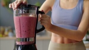 woman making smoothie for energy during exercise