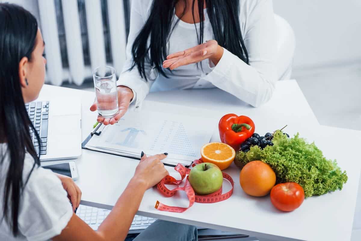 Health Coaches vs Registered Dietitians: What’s the Difference?